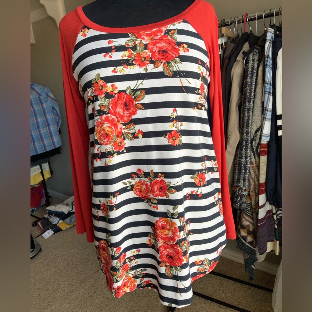 A. gain long sleeve soft floral stripe tunic